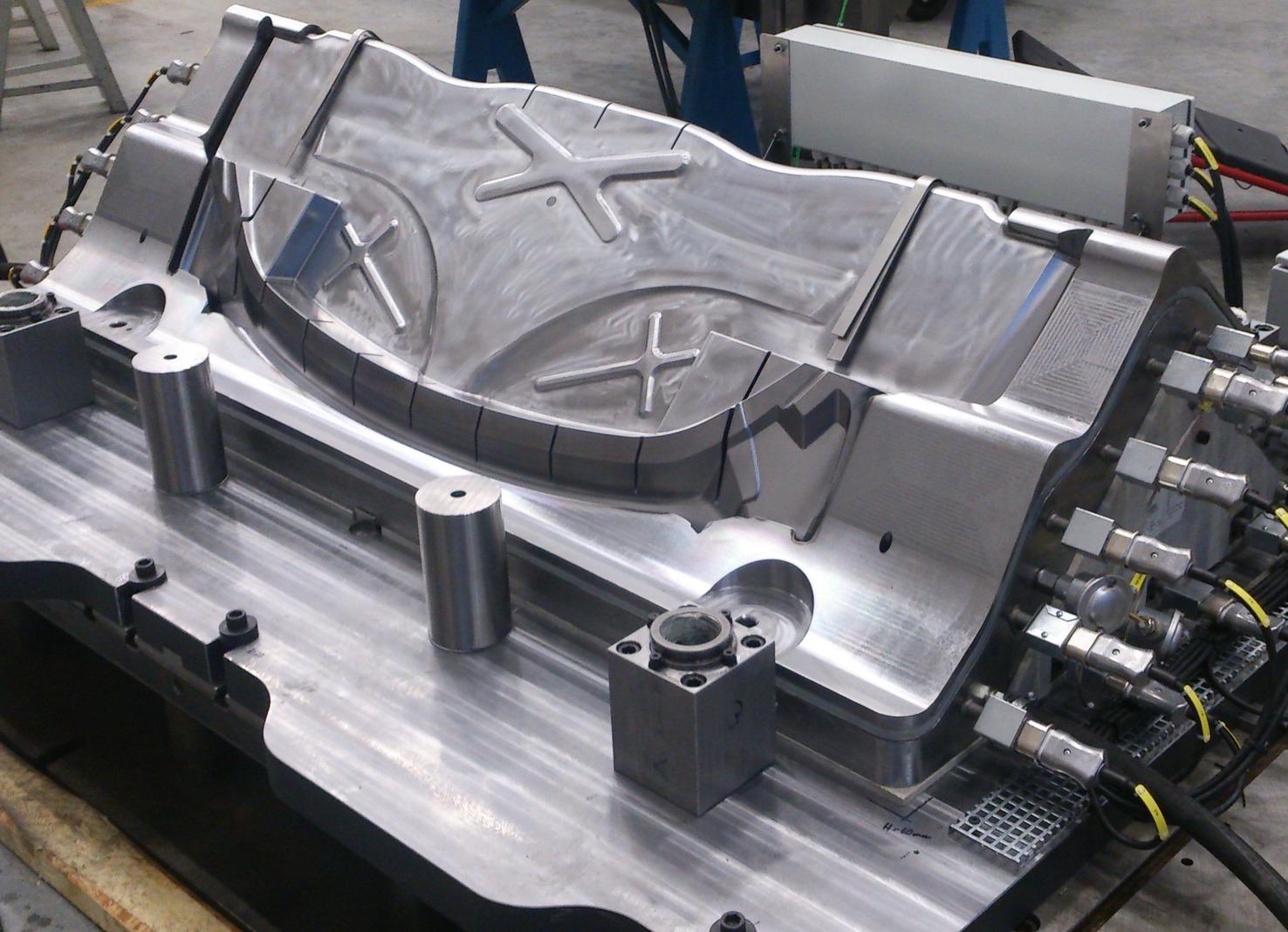 Together with research and industry, AP&T is developing production solutions for hot forming of carbon fiber, where falling material costs and faster cycle times are expected to open up additional areas of application. The tool in the image was produced during the TripleUse project, with funding from VINNOVA and SIP LIGHTer.
