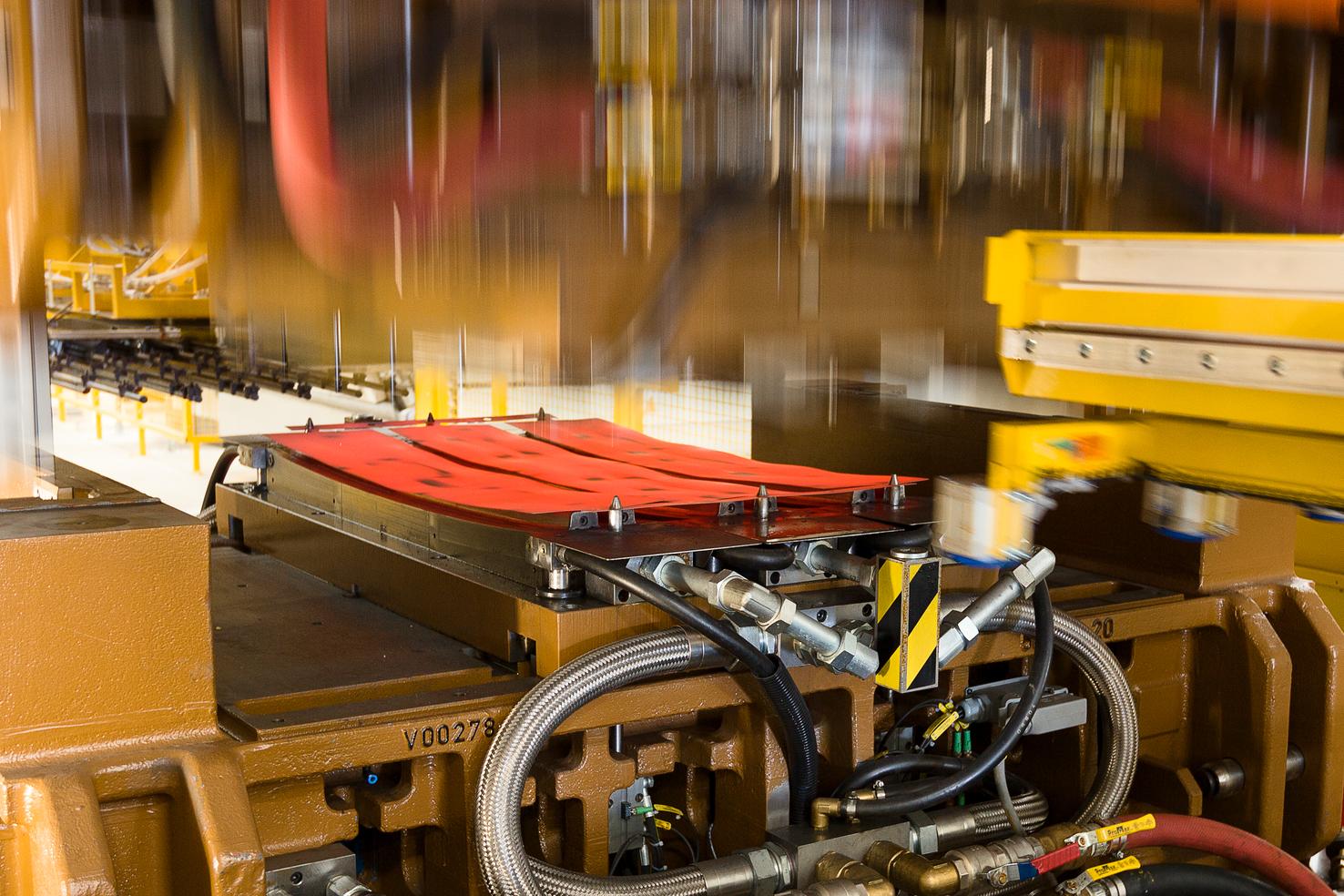 AP&T has approved Quaker's QUINTOLUBRIC® 888 fire resistant hydraulic oil for utilization in AP&T's presses. 