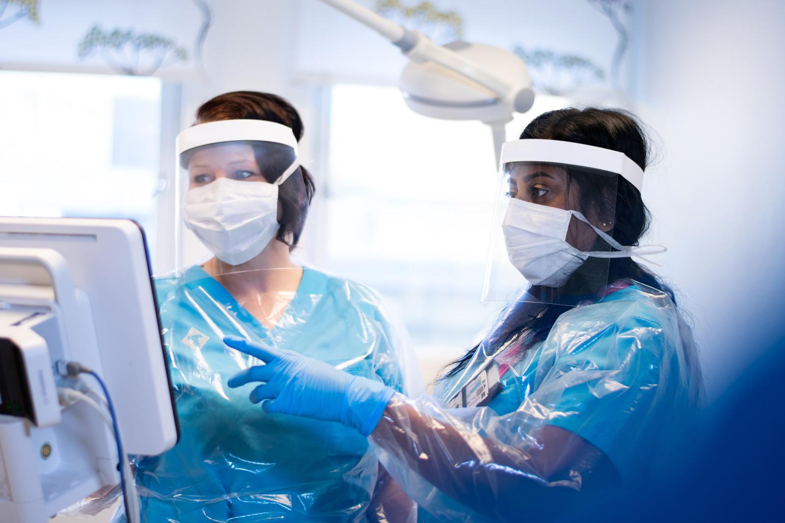  In the wake of corona, there is a great need of protective aprons in healthcare facilities. NPA Plast in Ljungby, Sweden enlisted the help of AP&T in increasing manufacturing. Photo: NPA Plast