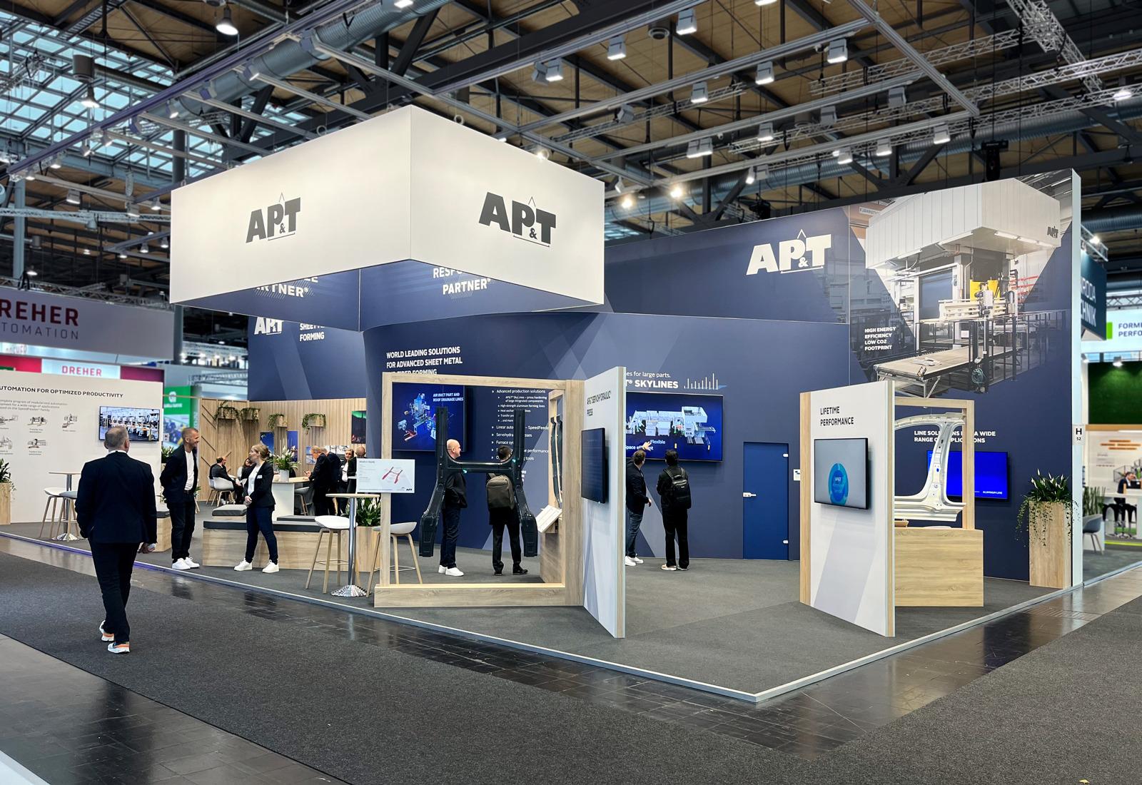 在德国汉诺威金属板材加工技术展的展位上，AP&T 展示了其最新的创新产品—AP&T®SkyLines，该产品专为处理大型板材和复杂的集成零部件而设计